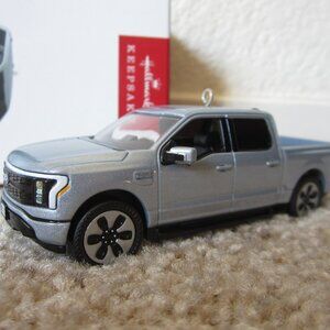 2022 Ford F-150 Lightning 2023 Hallmark ornament